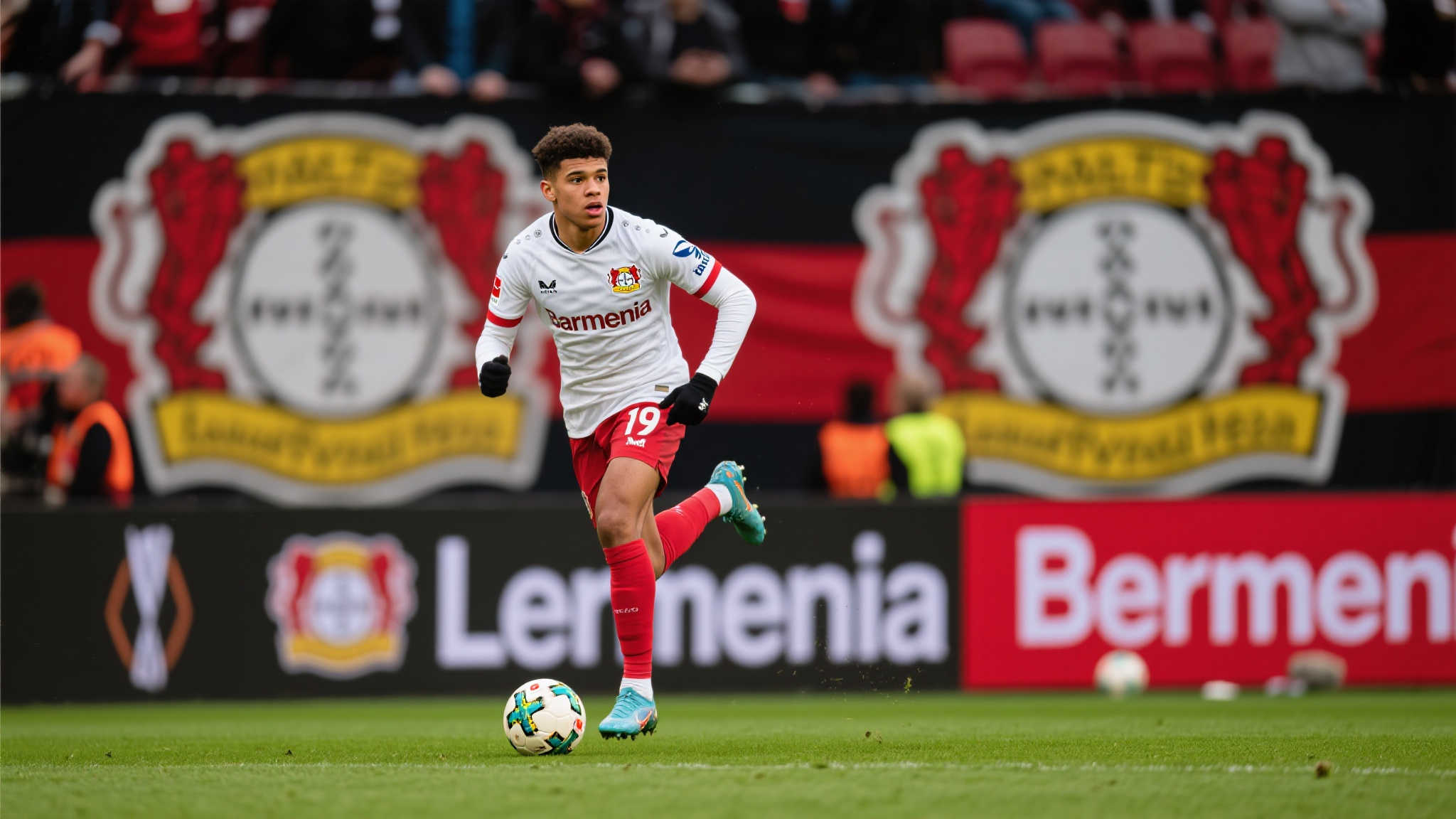 德媒:勒沃库森欲签下佳夫,扎卡不涉转会交易 勒沃库森一直以来以其敏锐的眼光和不断渴望上升实力而